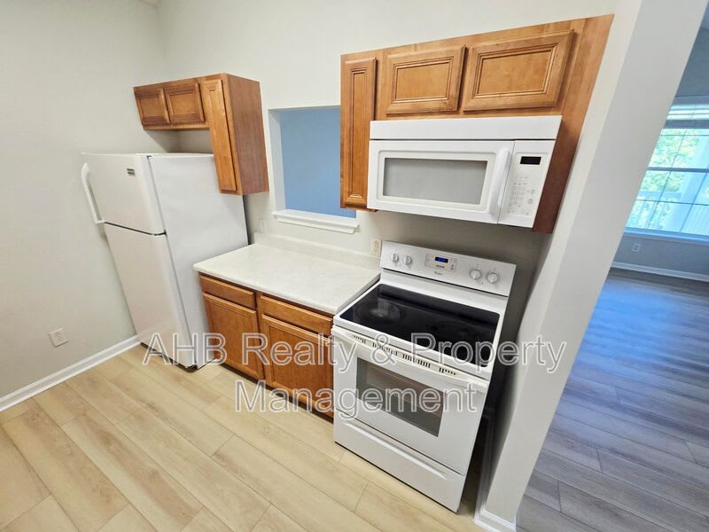 3010 Winston Drive – photo 4