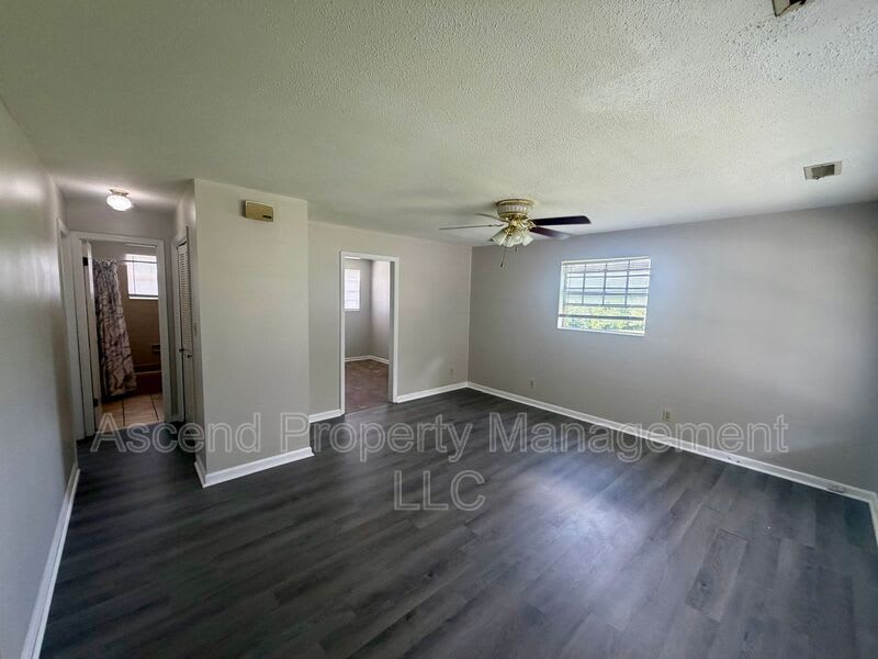 582 Withrow Rd – photo 4