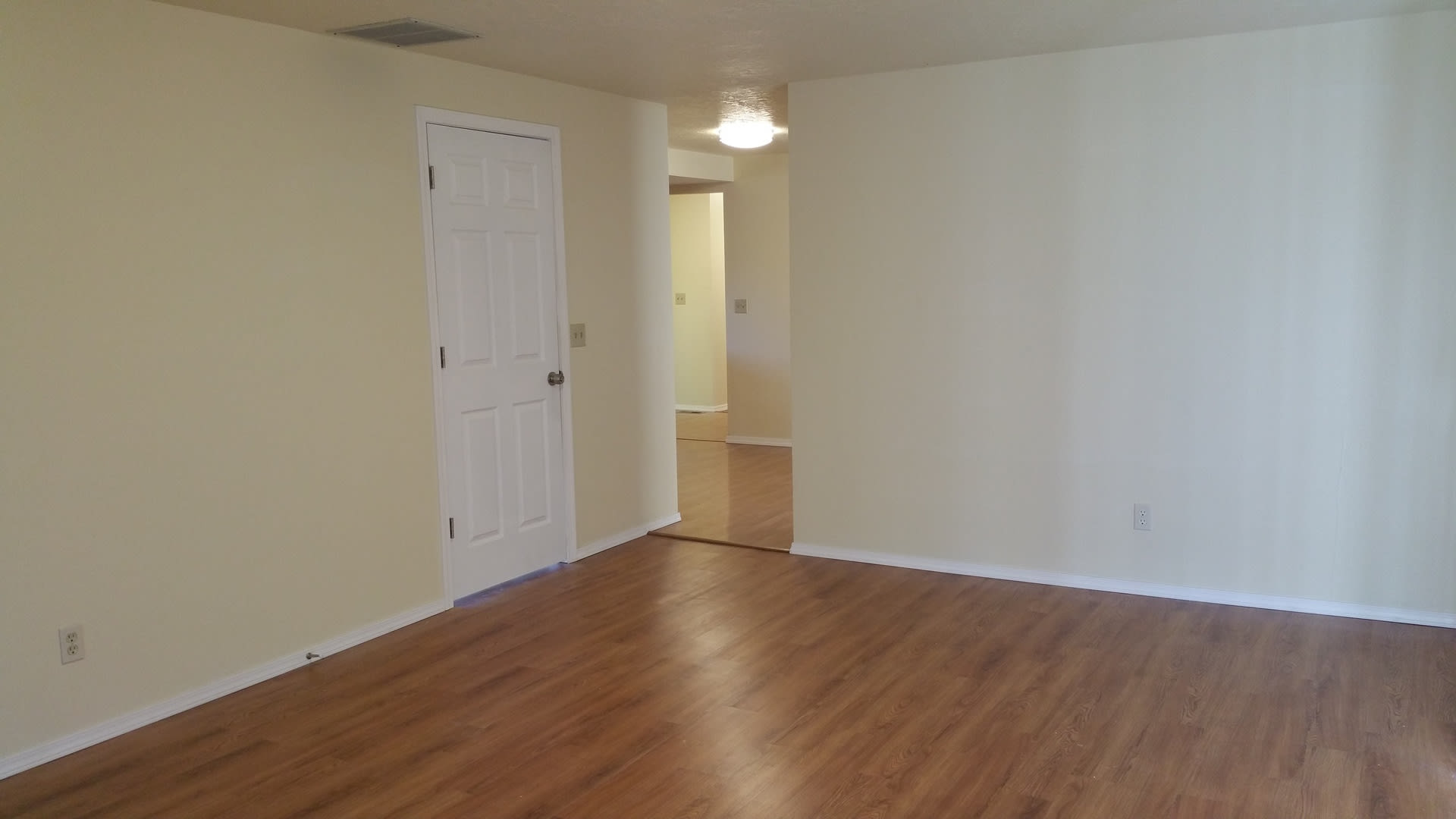 Beautiful 3 Bedroom, 2 bathroom House in Great Quiet Neighborhood. – photo 3