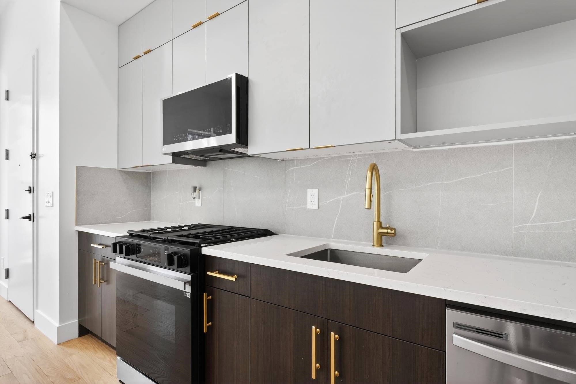 20 STORMS AVE – photo 5