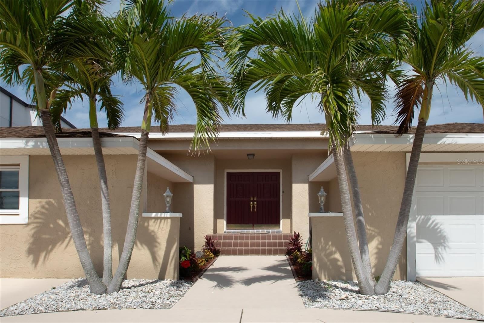2504 Hibiscus Drive W – photo 1