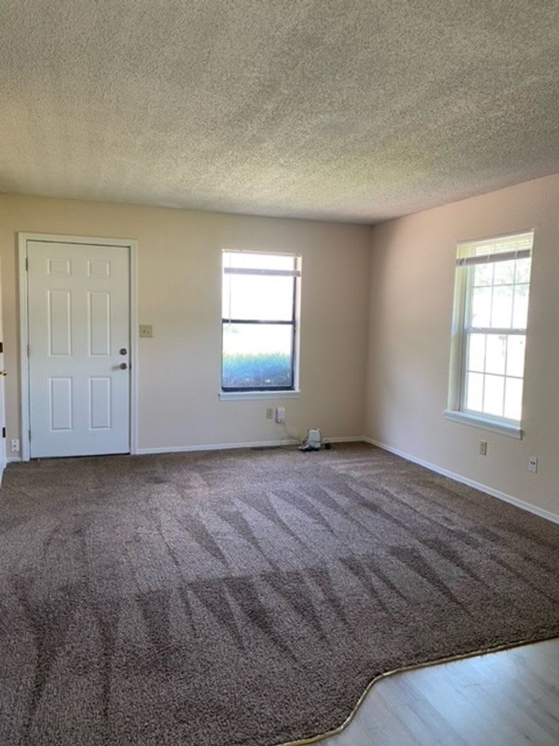 Great Duplex! 2 Bed, 1 Bath – photo 2
