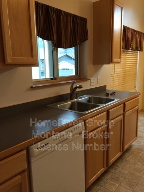 516 Connor Ct – photo 3