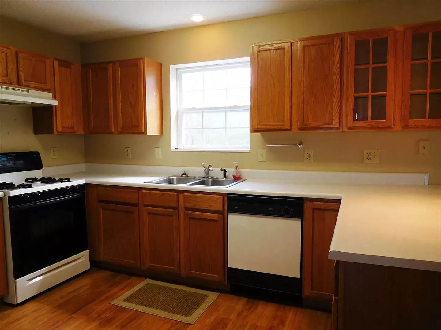 Beautiful 3BR Home with Solar Panels in Winslow Farm! – photo 5