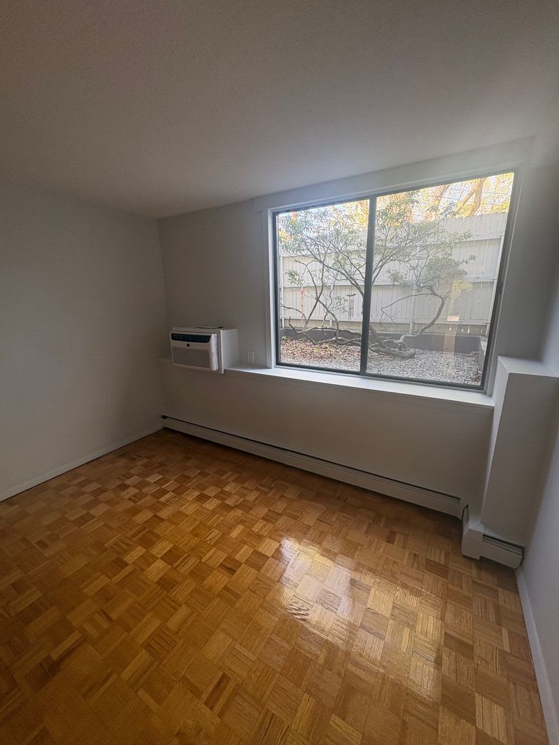 Beautiful modern unit with great location near nature in Brookline available NOW! – photo 1