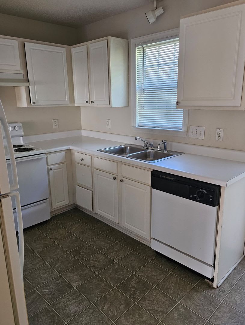 Coming soon! 2 Beds 1 Bath! – photo 5