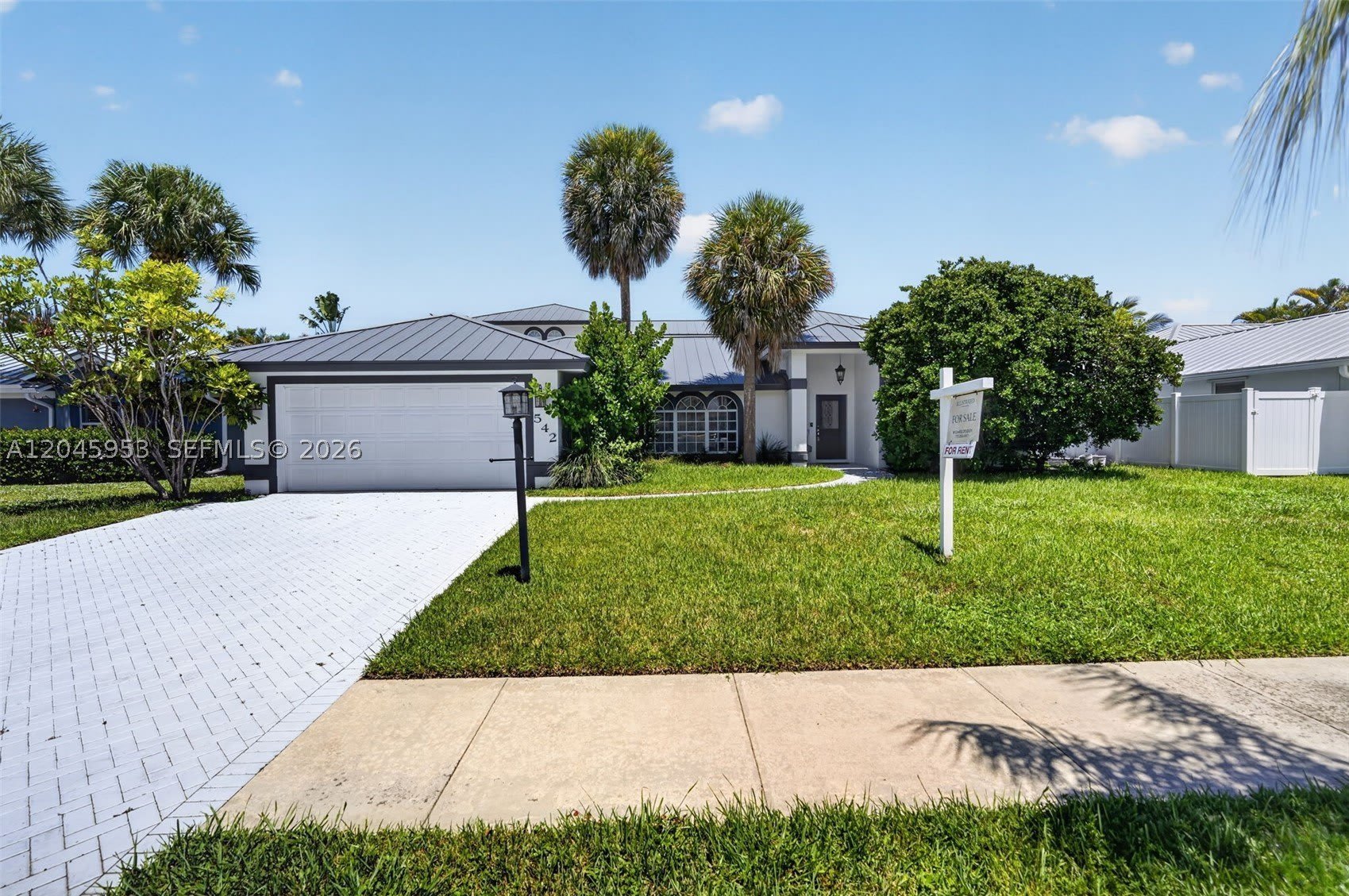 542 N Cypress Dr – photo 2