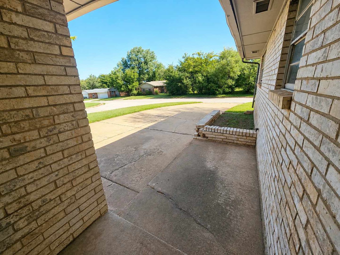 Charming 4 Bedroom Home Near Tinker AFB – photo 2