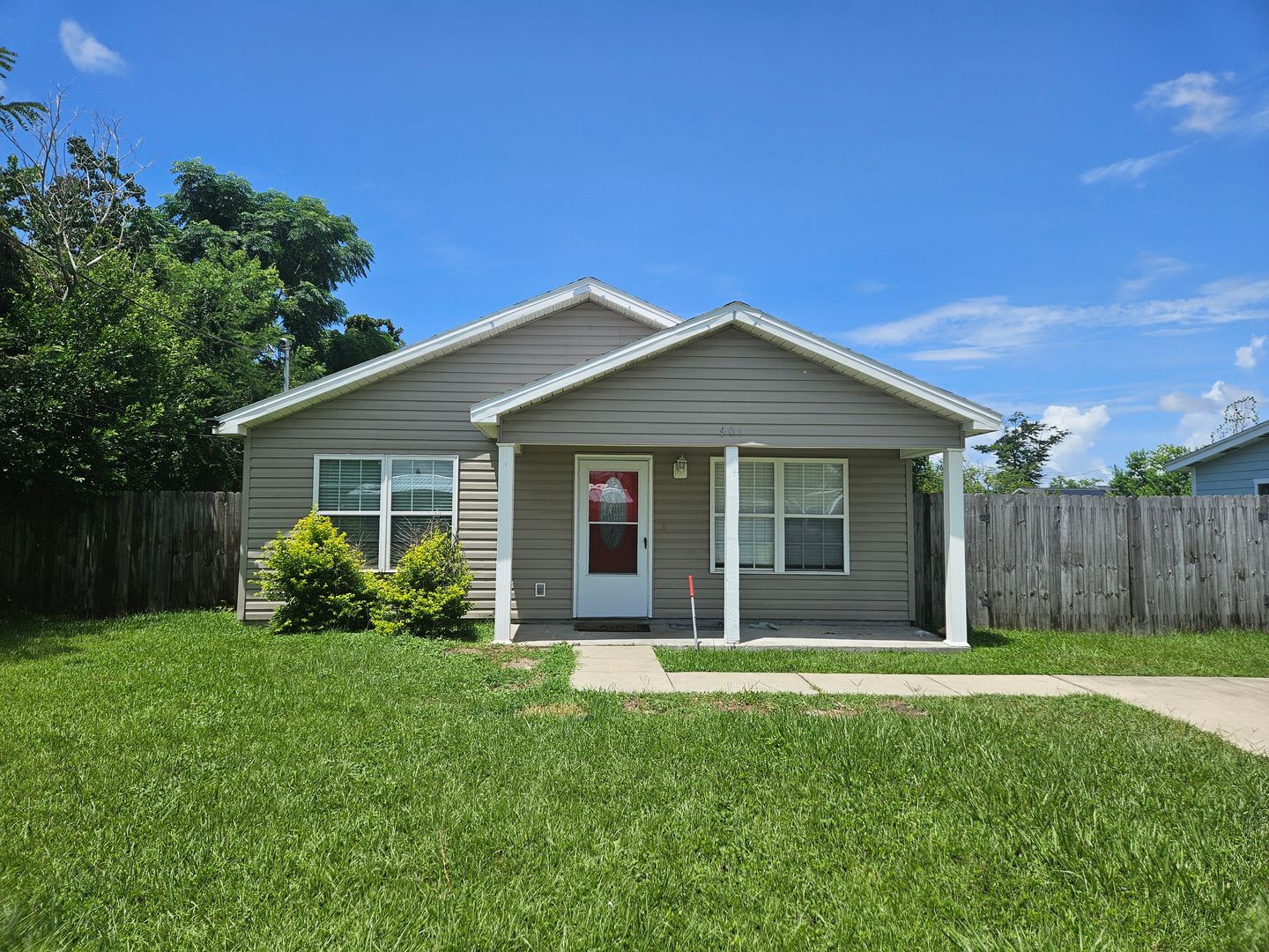 Efficient 3Bed 2Ba Home Conveniently Located To Tyndall Afb 1 2 Off Security Deposit For A D Military – photo 1