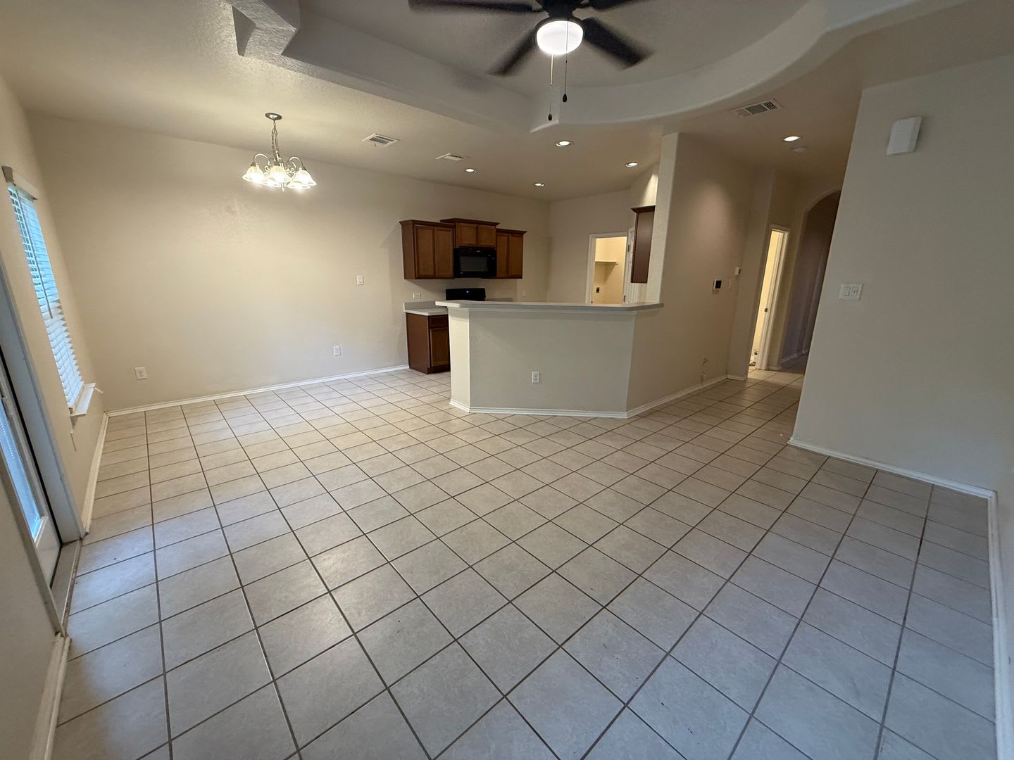 3-Bedroom Home Near Downtown San Antonio – photo 4