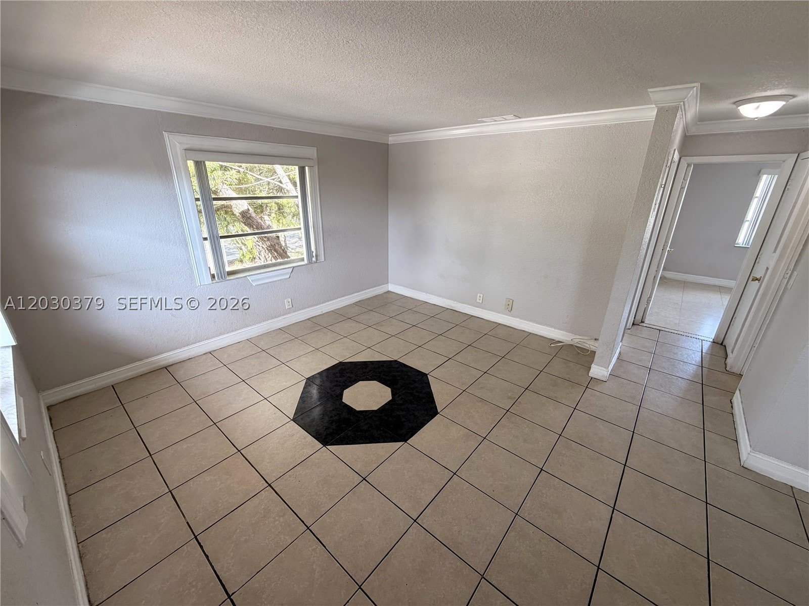 412 Lakeside Dr – photo 2