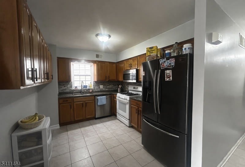 1031 E Grand Street – photo 4