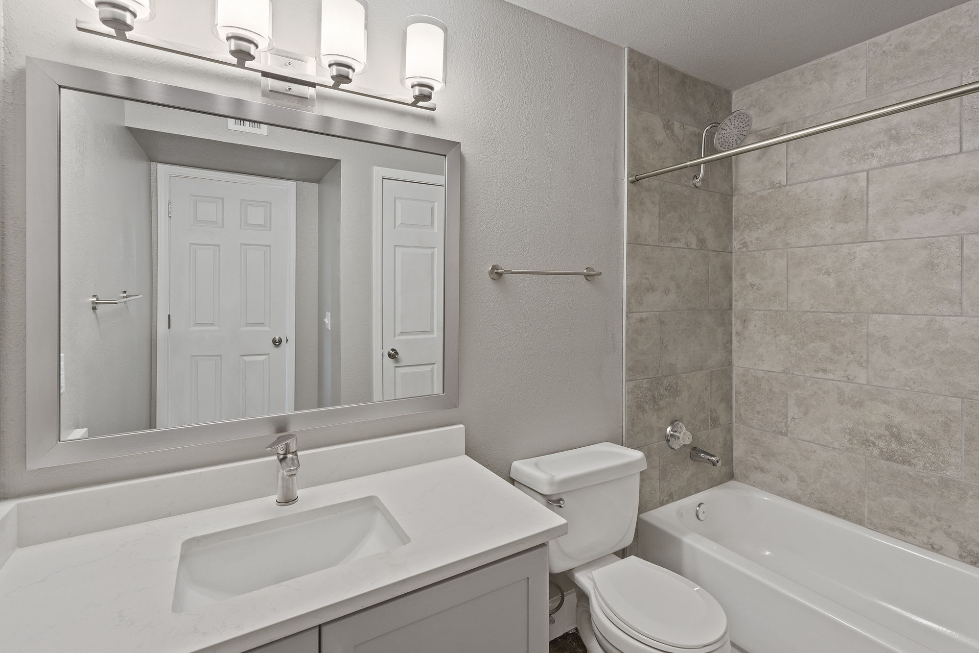 Modena Apartments – photo 4