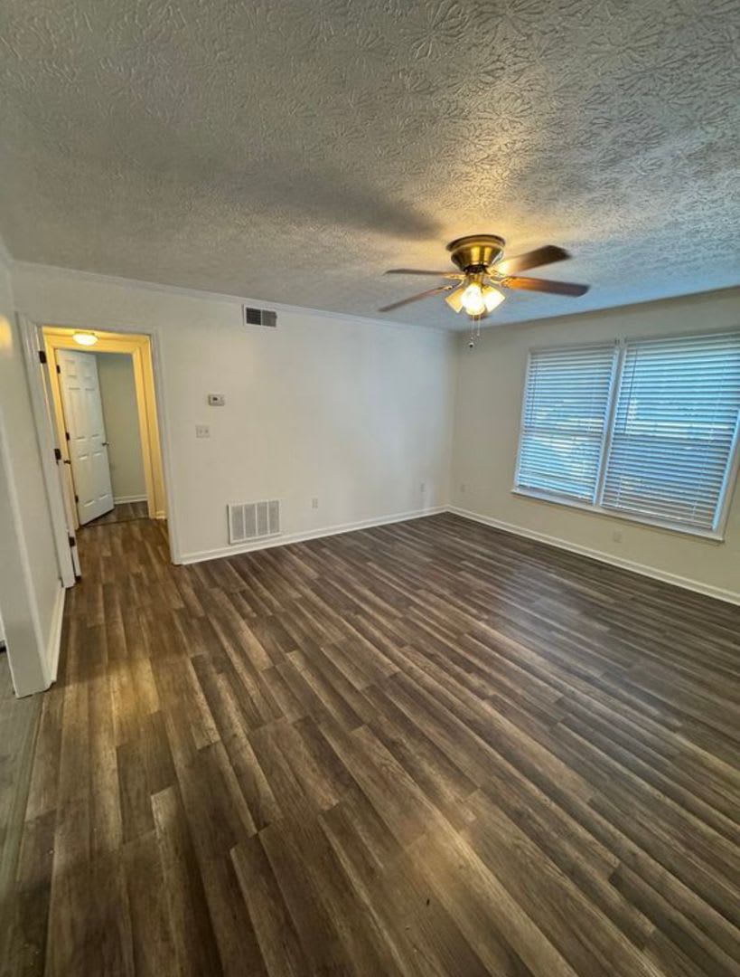 2 bed 1 bath newly renovated! – photo 2