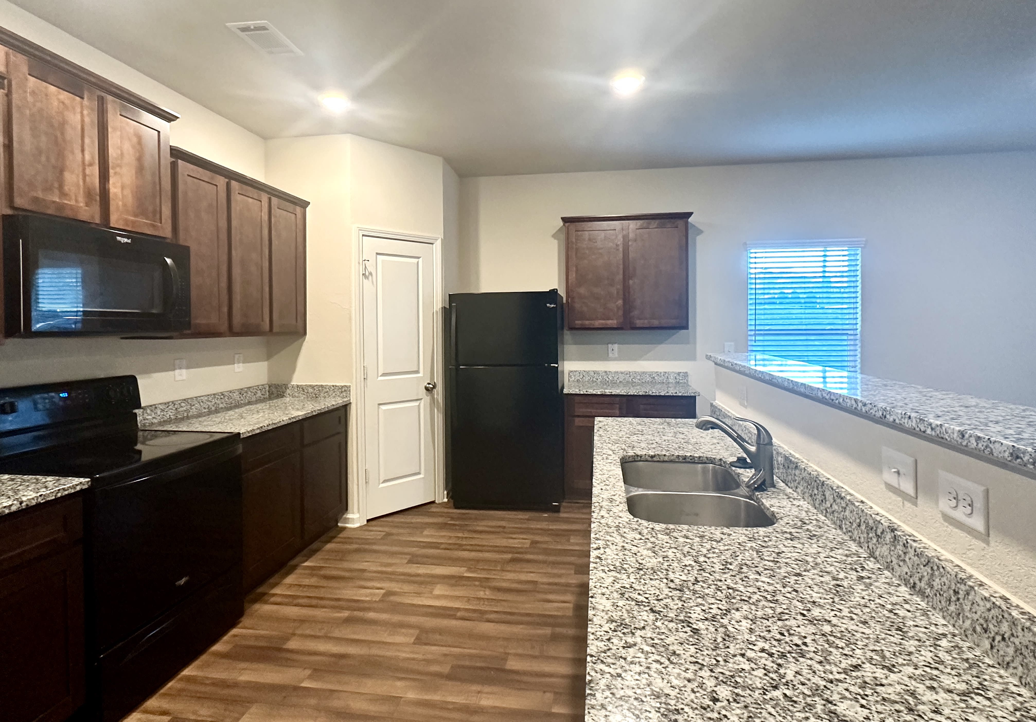 916 Independence Ave – photo 5