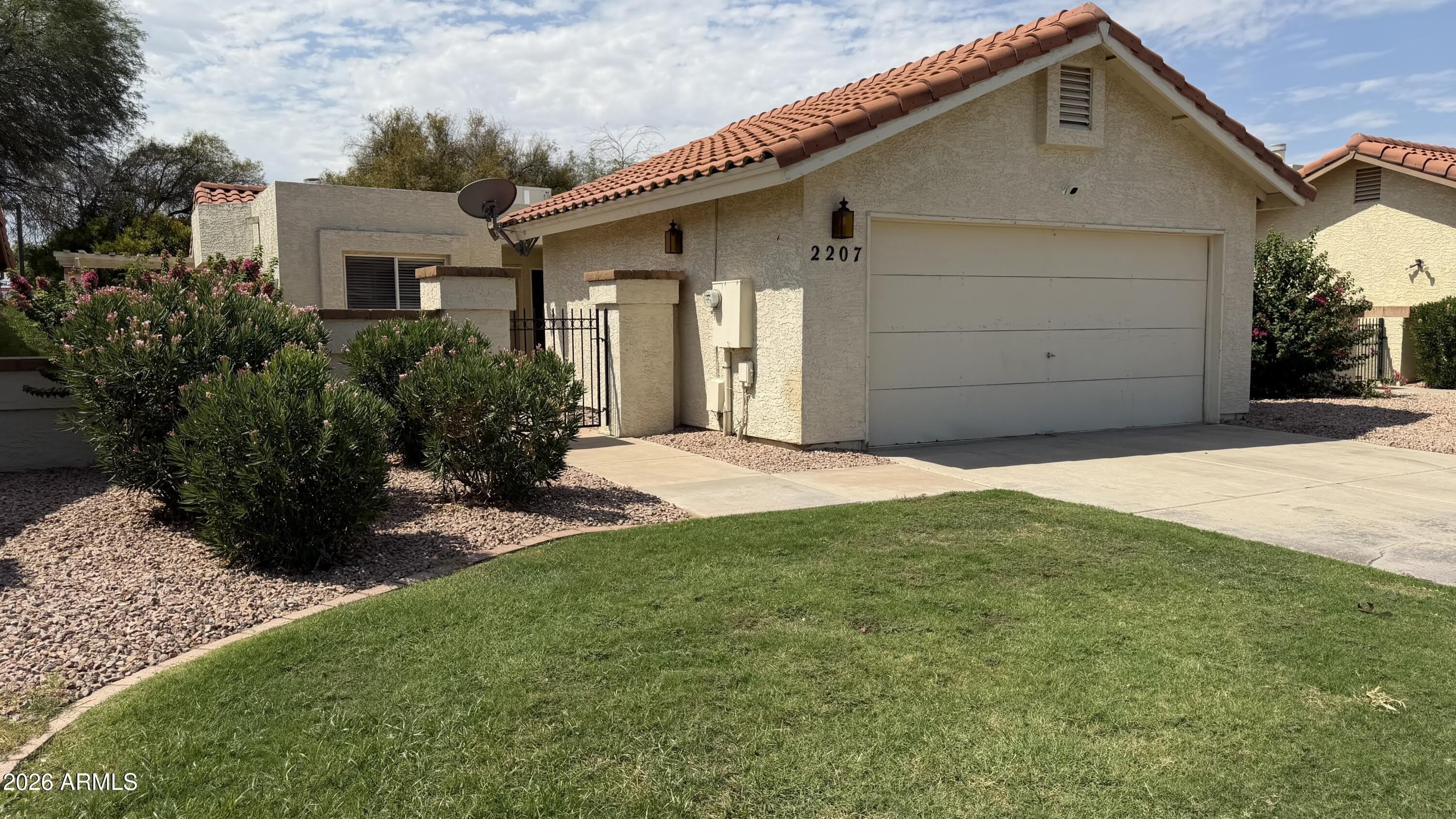 2207 W IRONWOOD Drive – photo 2