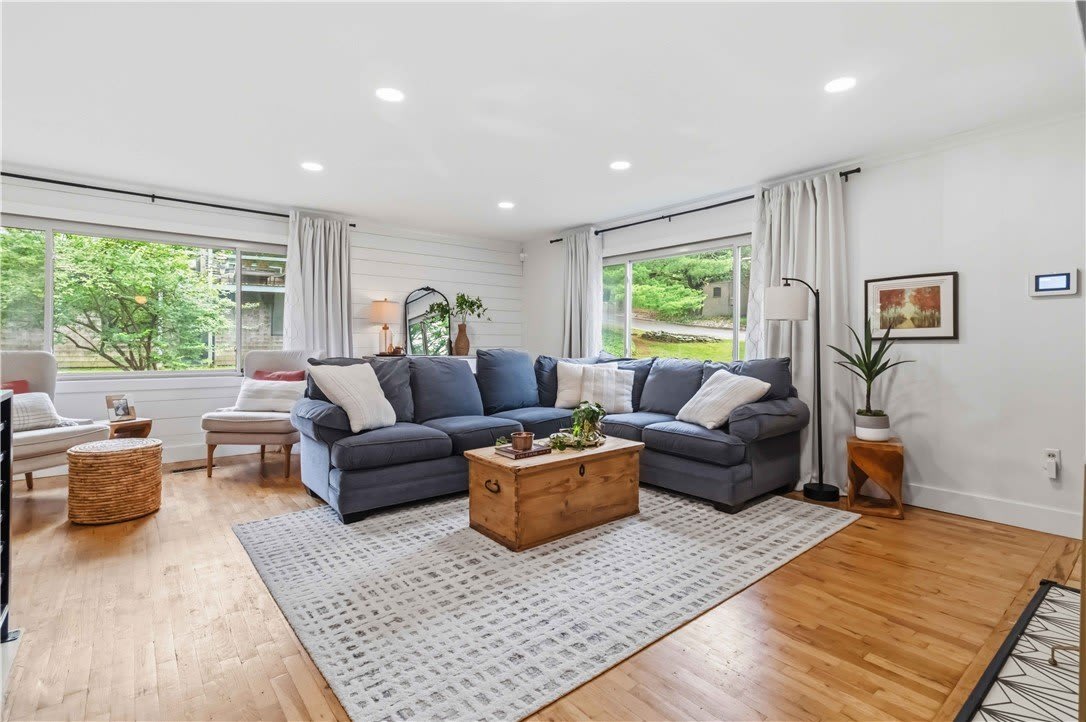 1724 N Greenvalley Avenue – photo 4
