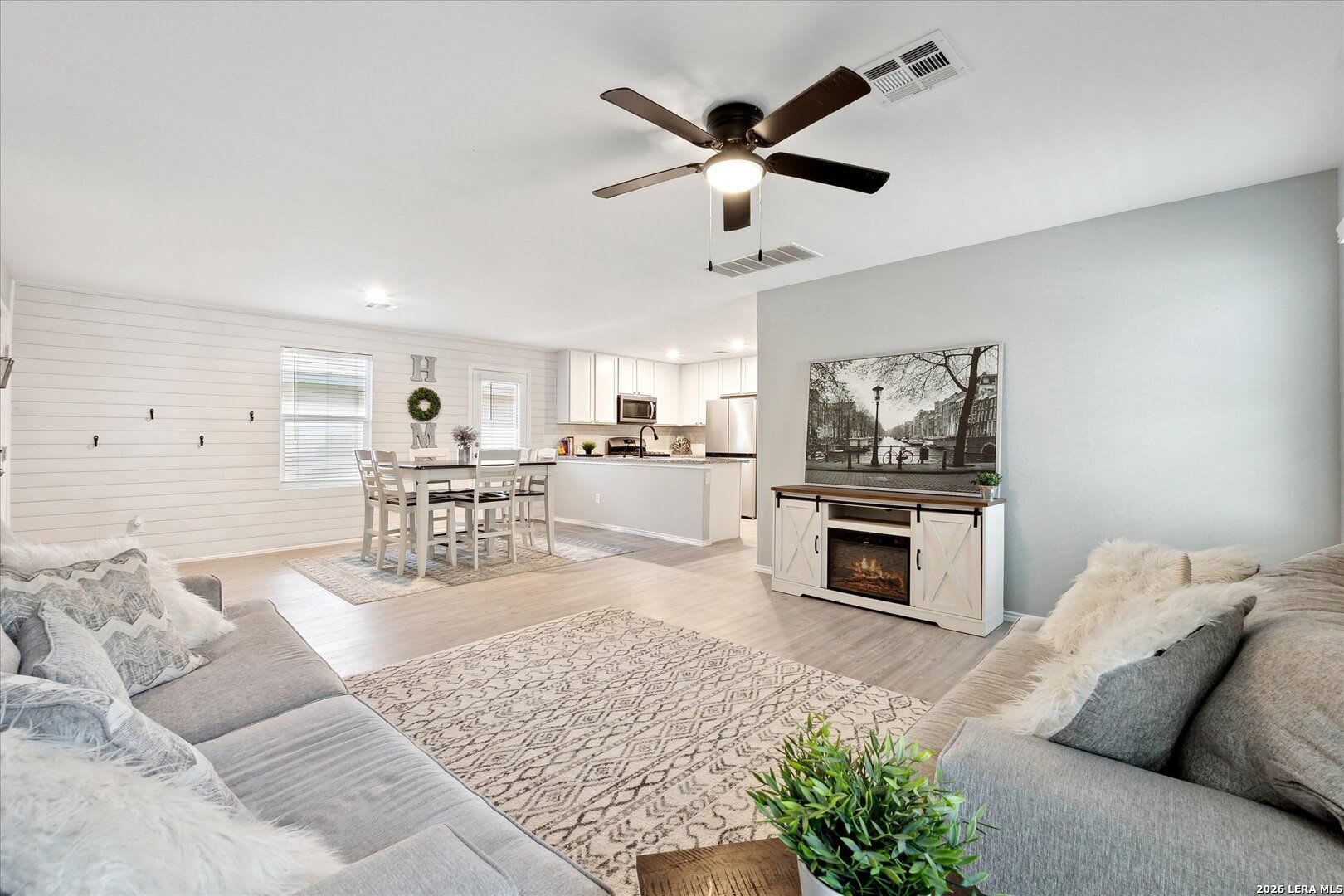 Available Now Modern 3 Bedroom Home In San Antonio – photo 4