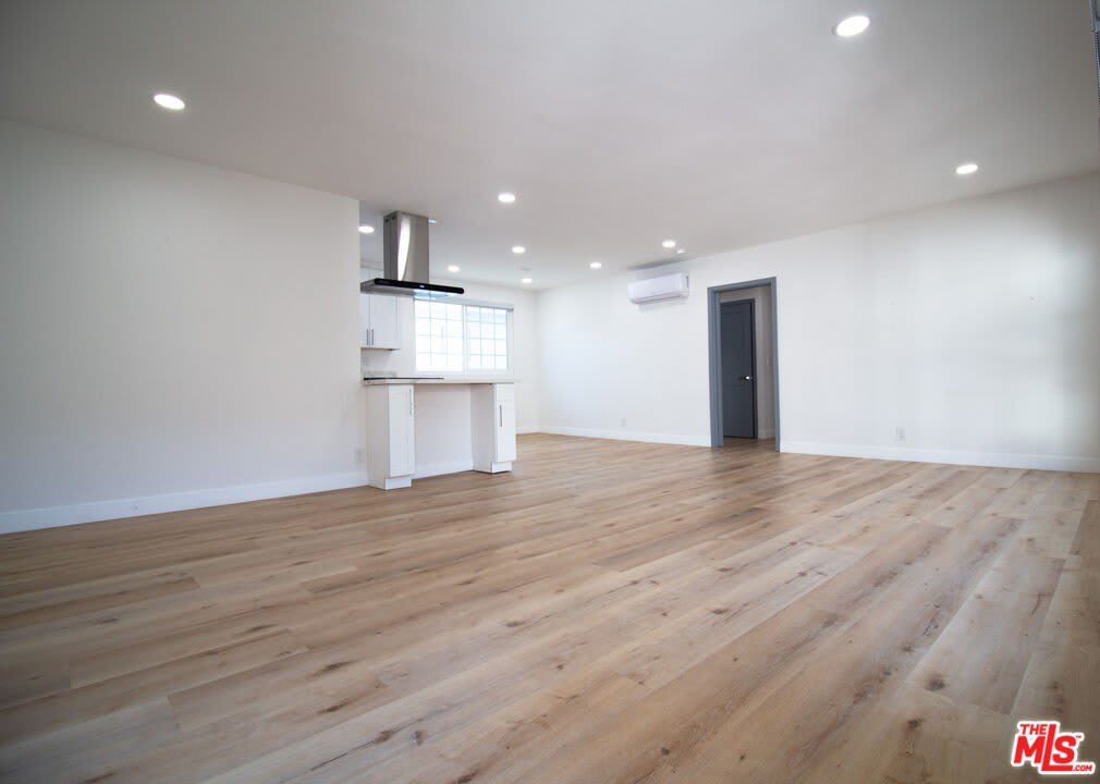 835 S Sherbourne Dr – photo 3