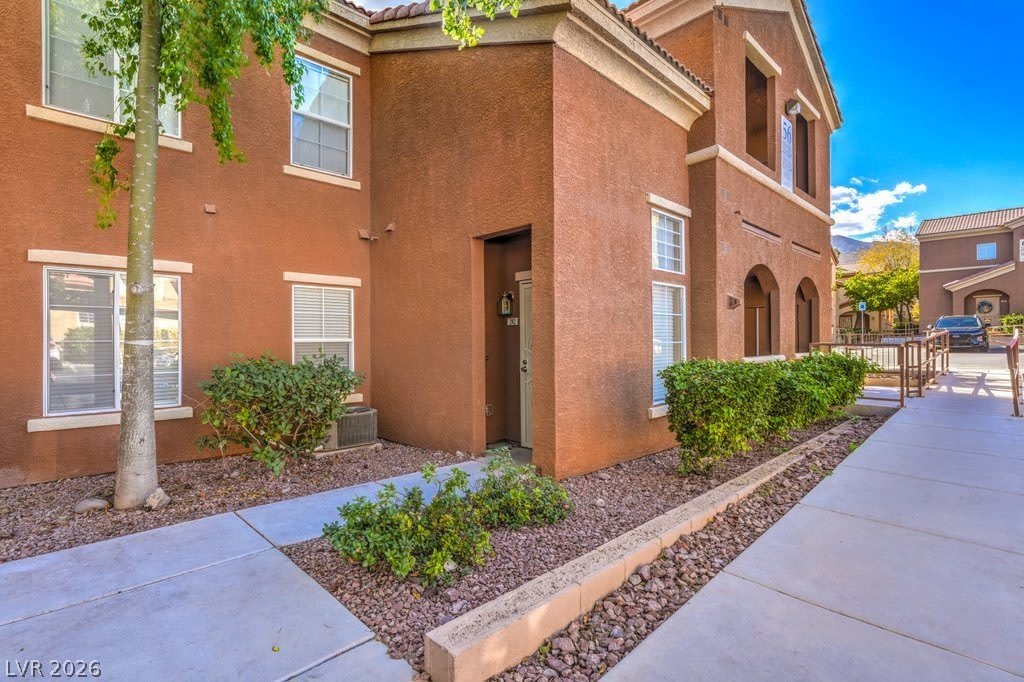 3920 Legend Hills Street – photo 3