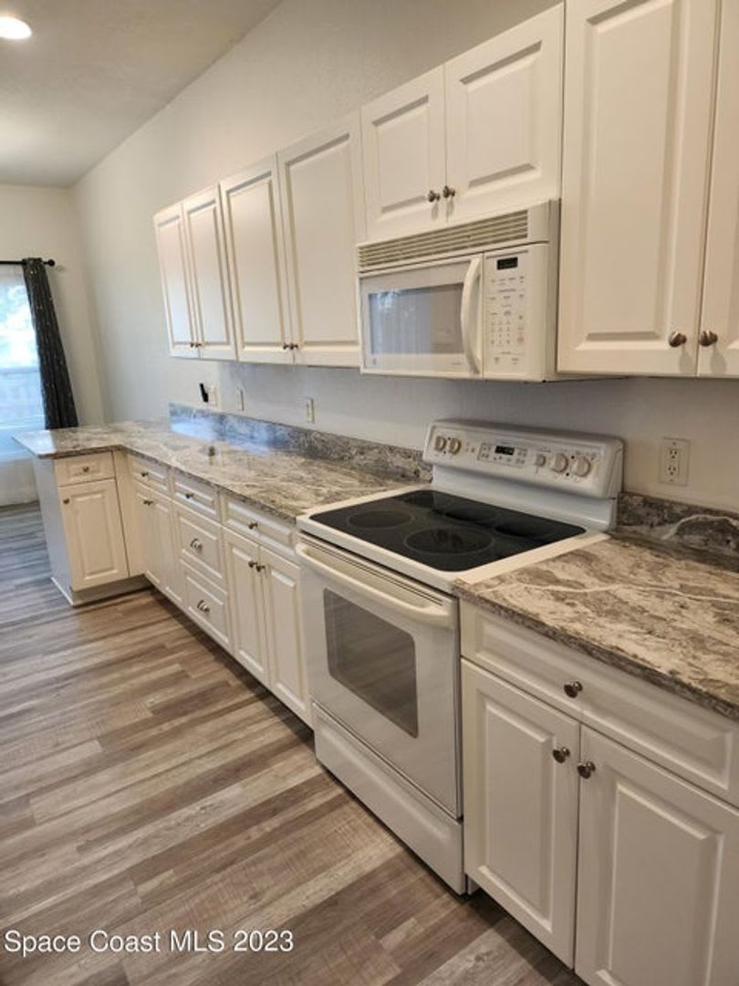 7958 Evelyn Court – photo 4
