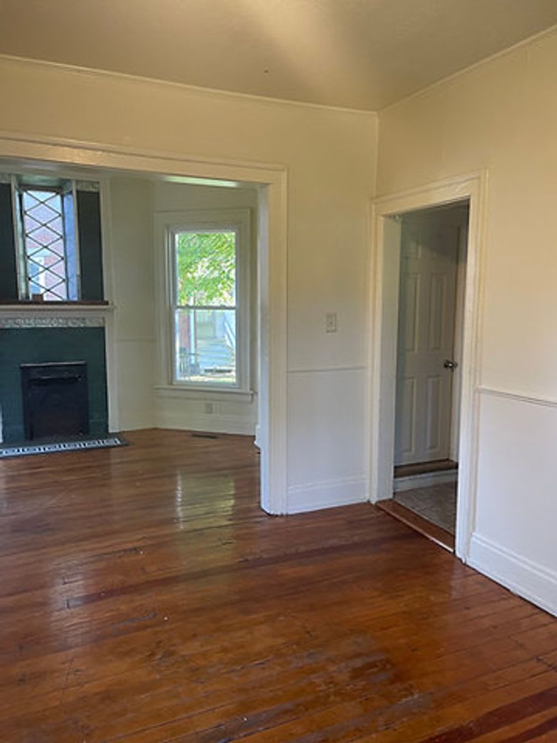 321 S. Main St. – photo 3