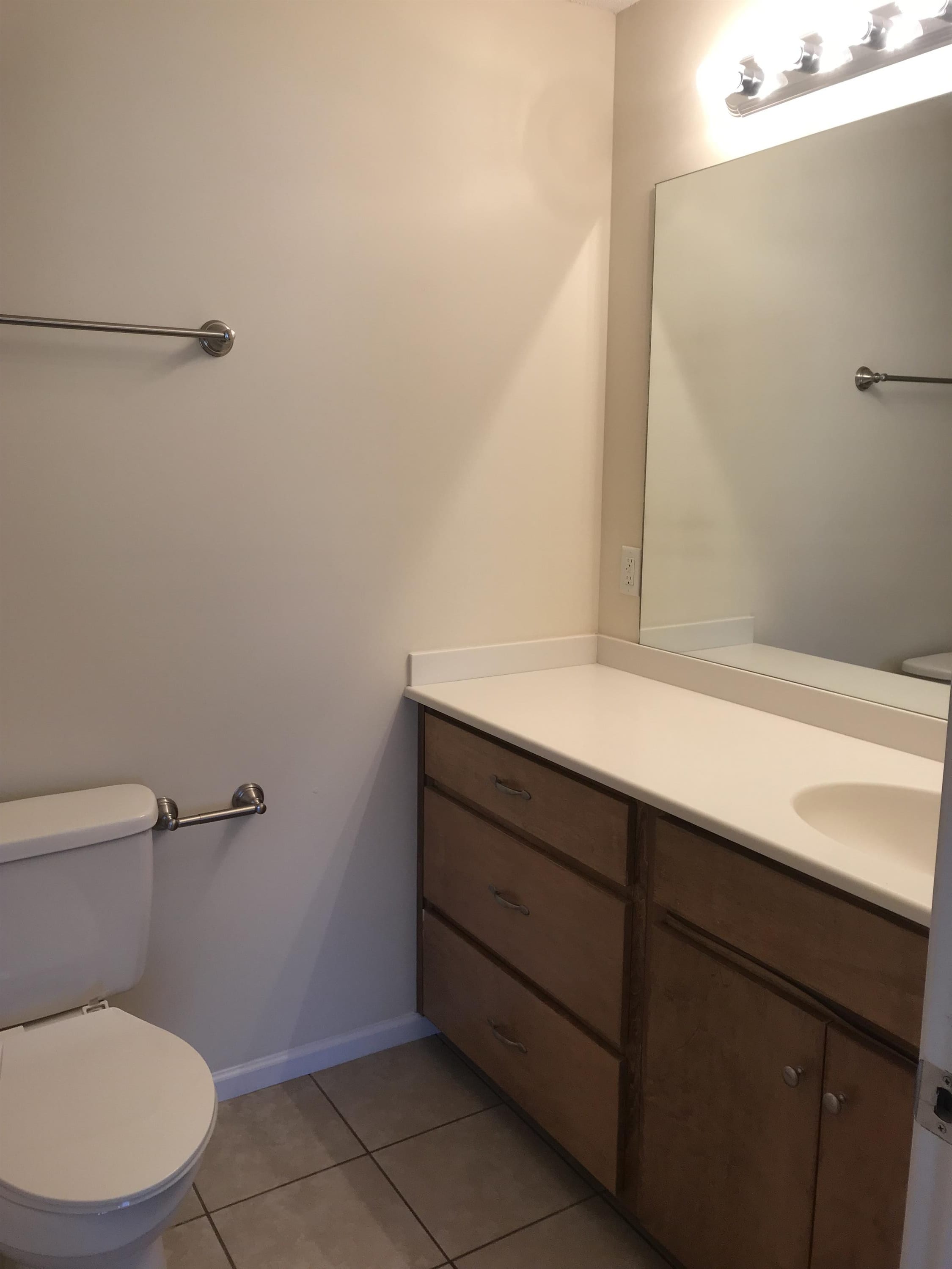 1610 North Ridge Avenue – photo 2