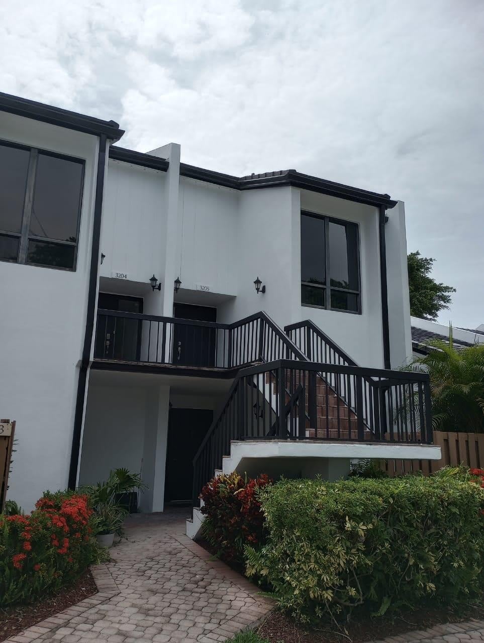 3205 Bridgewood Drive – photo 2