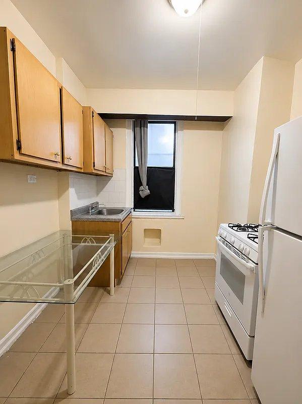 156 East 184th Street – photo 3