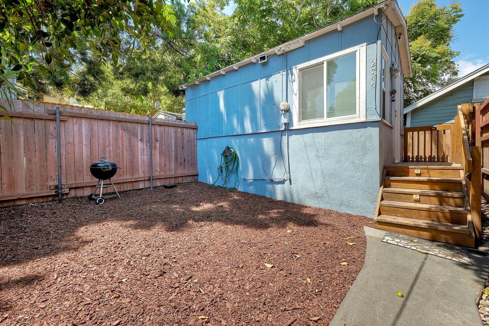 PRIVATE DETACHED STUDIO • PRIVATE FENCED YARD • GOLDEN HILL – photo 4