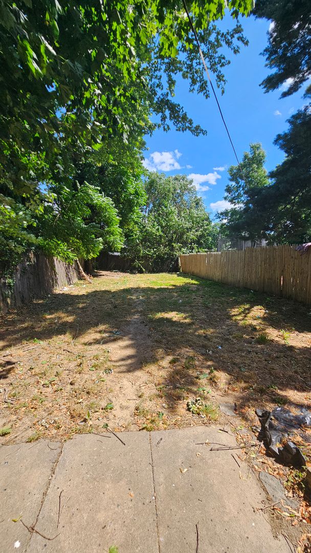 3 Bedroom Home with Fenced Yard & Central Air – photo 5