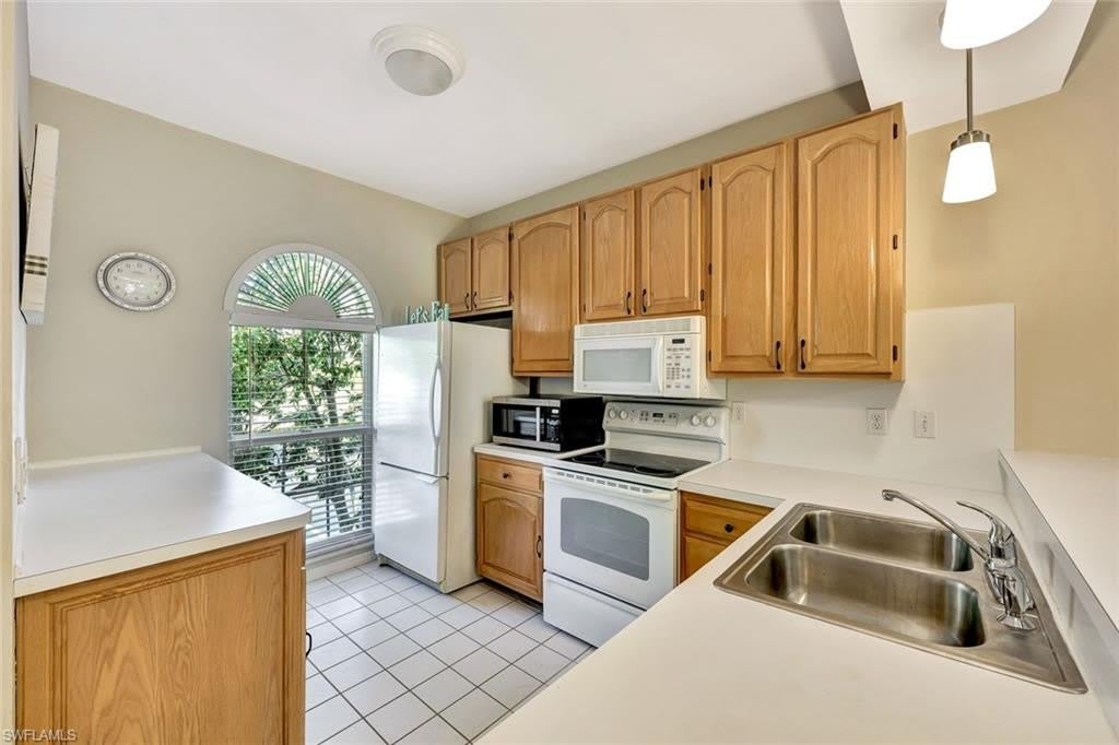 8228 Twelve Oaks Cir – photo 4