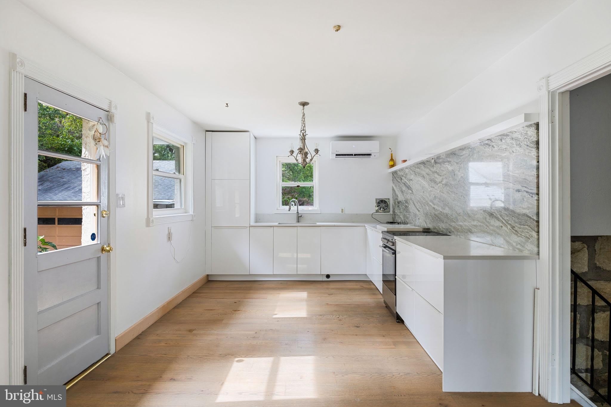 601 Cathcart Road – photo 4
