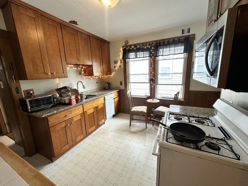 142 West Adams – photo 3