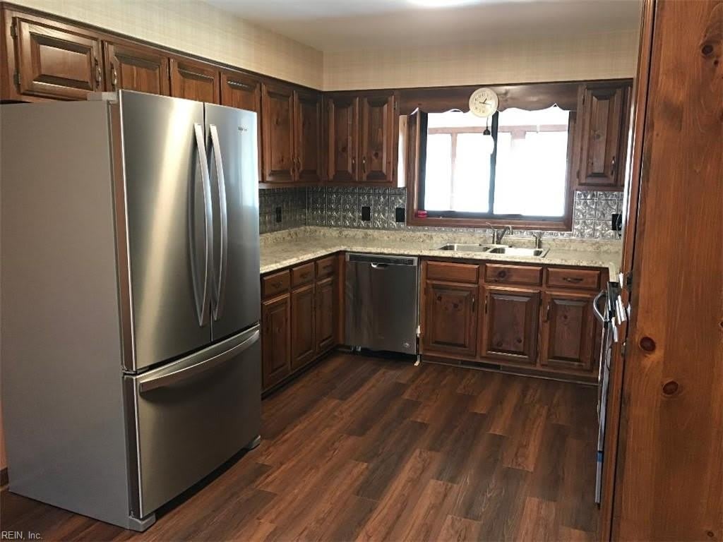 31 Valmoore Drive – photo 3