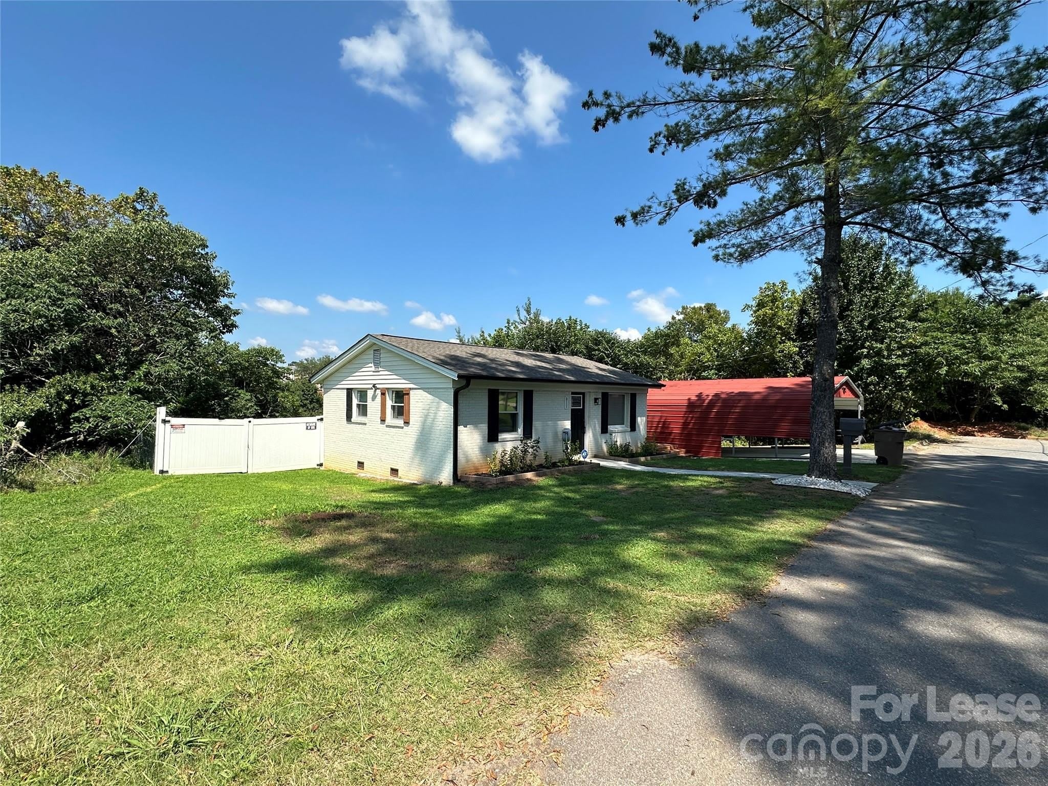 811 Kennedy Street – photo 2
