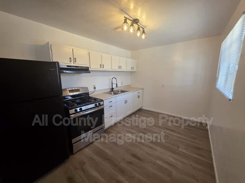 1915 East Osborn Road – photo 5