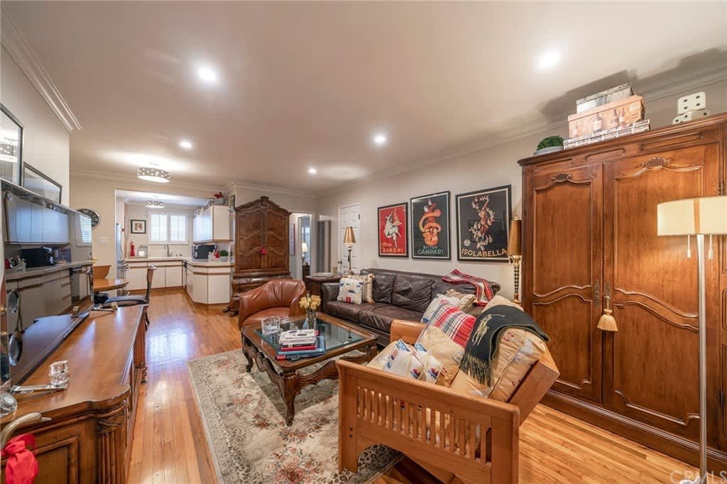 2910 Arizona Ave Apt 3 – photo 3