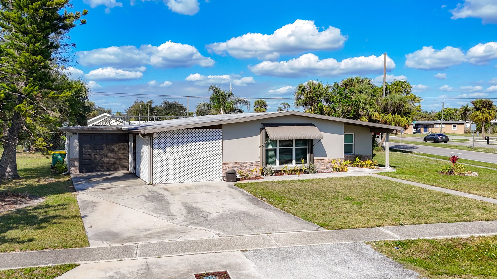 BEAUTIFUL ANNUAL RENTAL HOME – photo 2