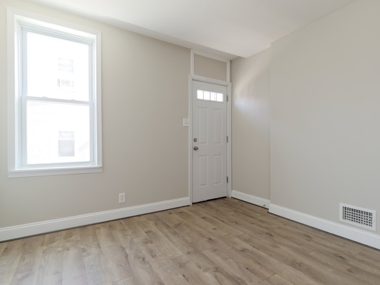 Charming 2Bd 1Ba Townhome In East Baltimore Md – photo 3