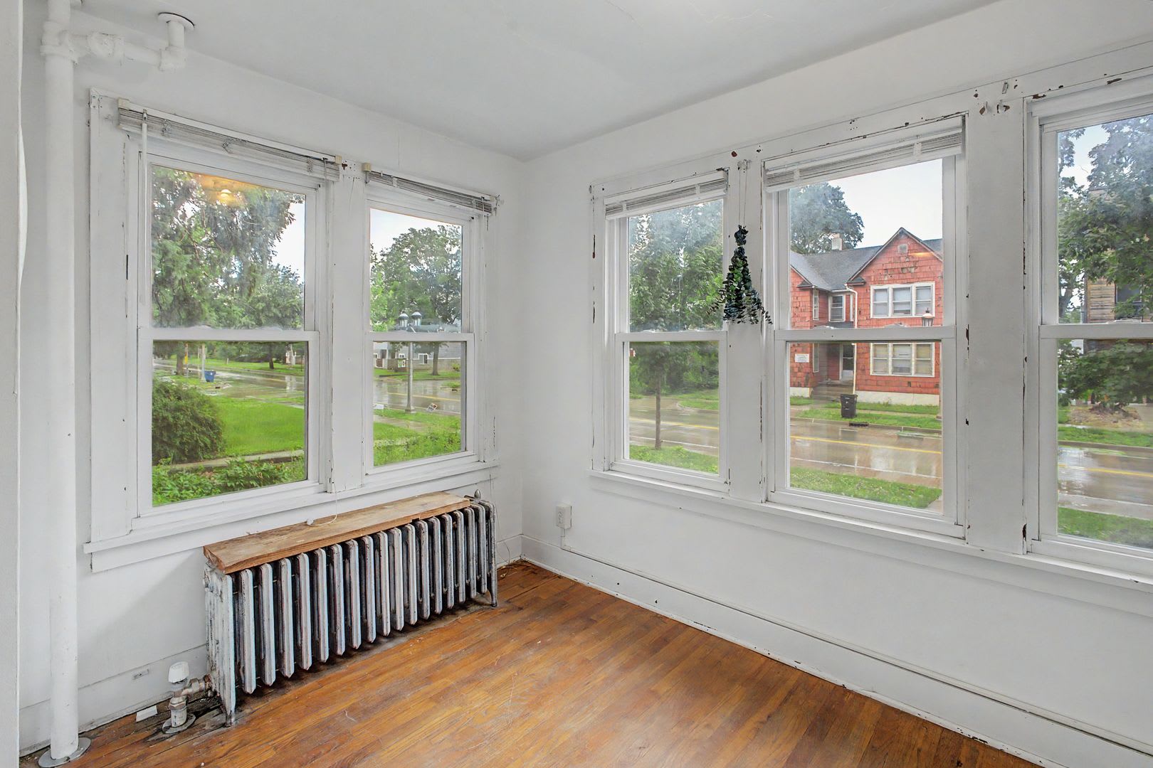 Charming & Convenient 2 Bedroom Near UIUC – Great Location! – photo 5