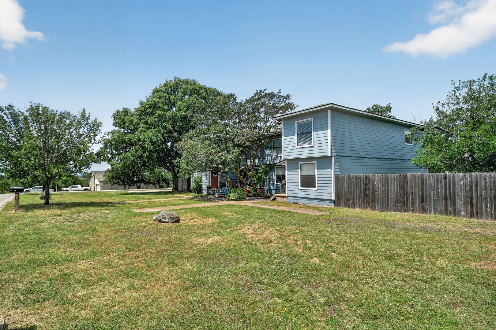 Spacious 4-Bedroom Home with Brand-New Flooring + 2 Weeks FREE in Lago Vista! – photo 2