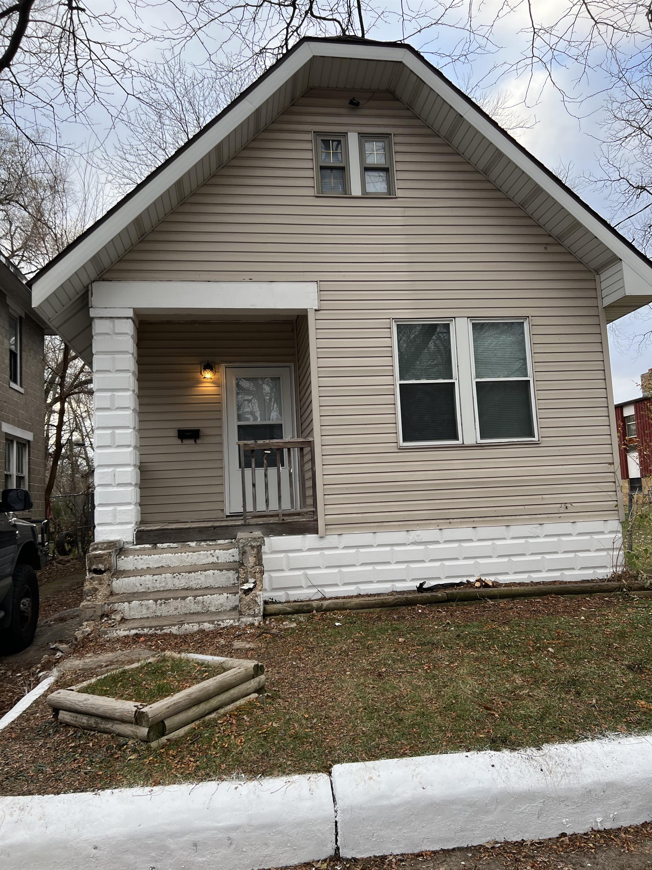 1011 South Greenlawn Avenue – photo 1