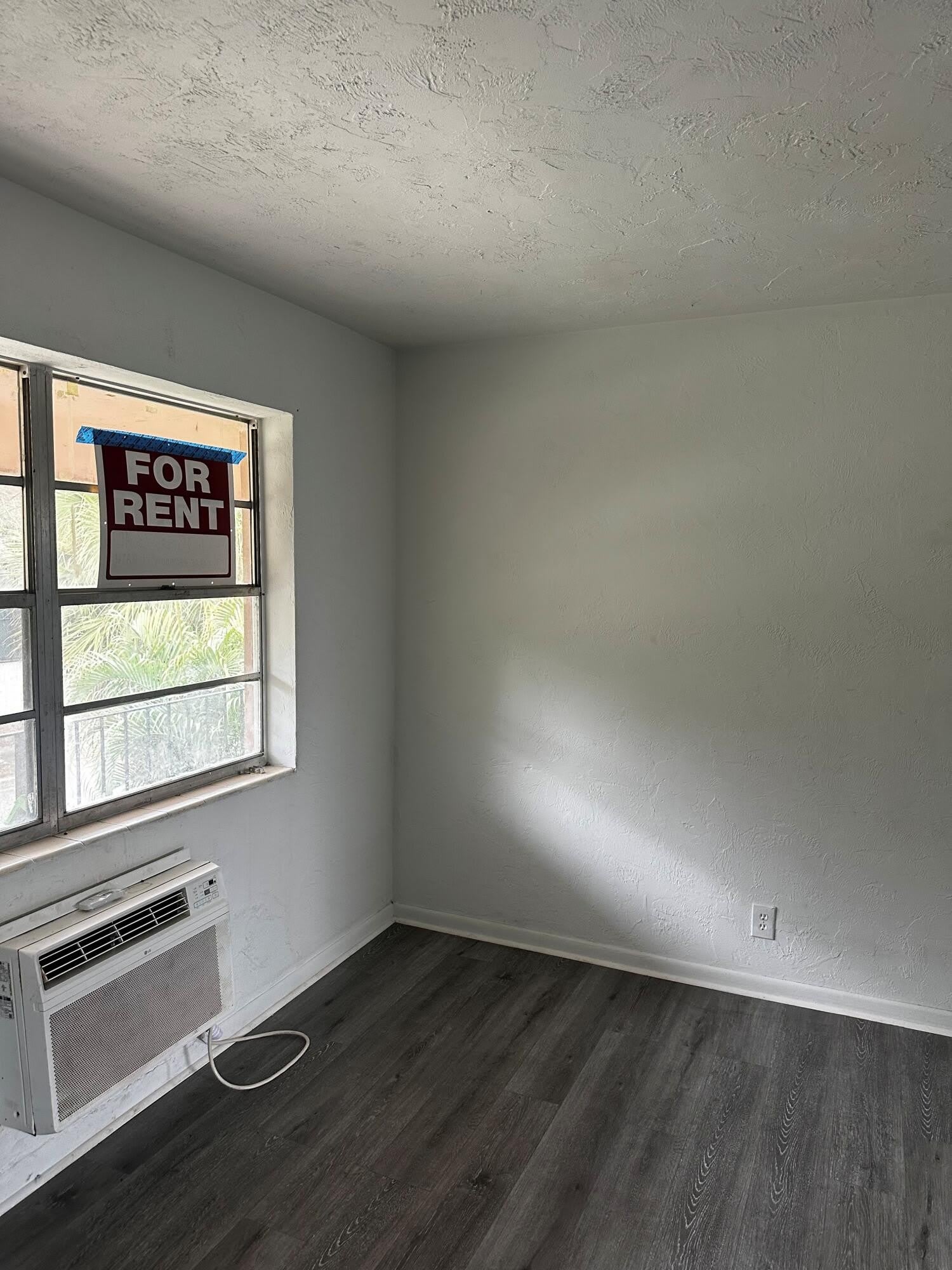 1120 N Sapodilla Avenue – photo 4