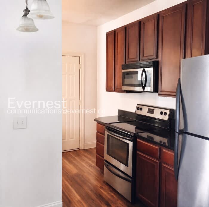 2039 North Saint Louis Avenue – photo 3