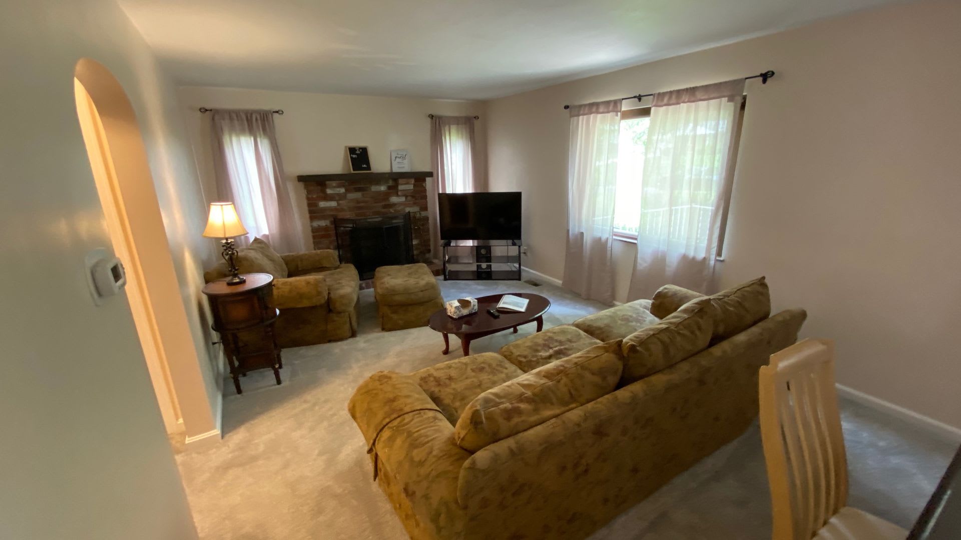 Fully Furnished with Washer and Dryer on quiet cul-de-sac – photo 4