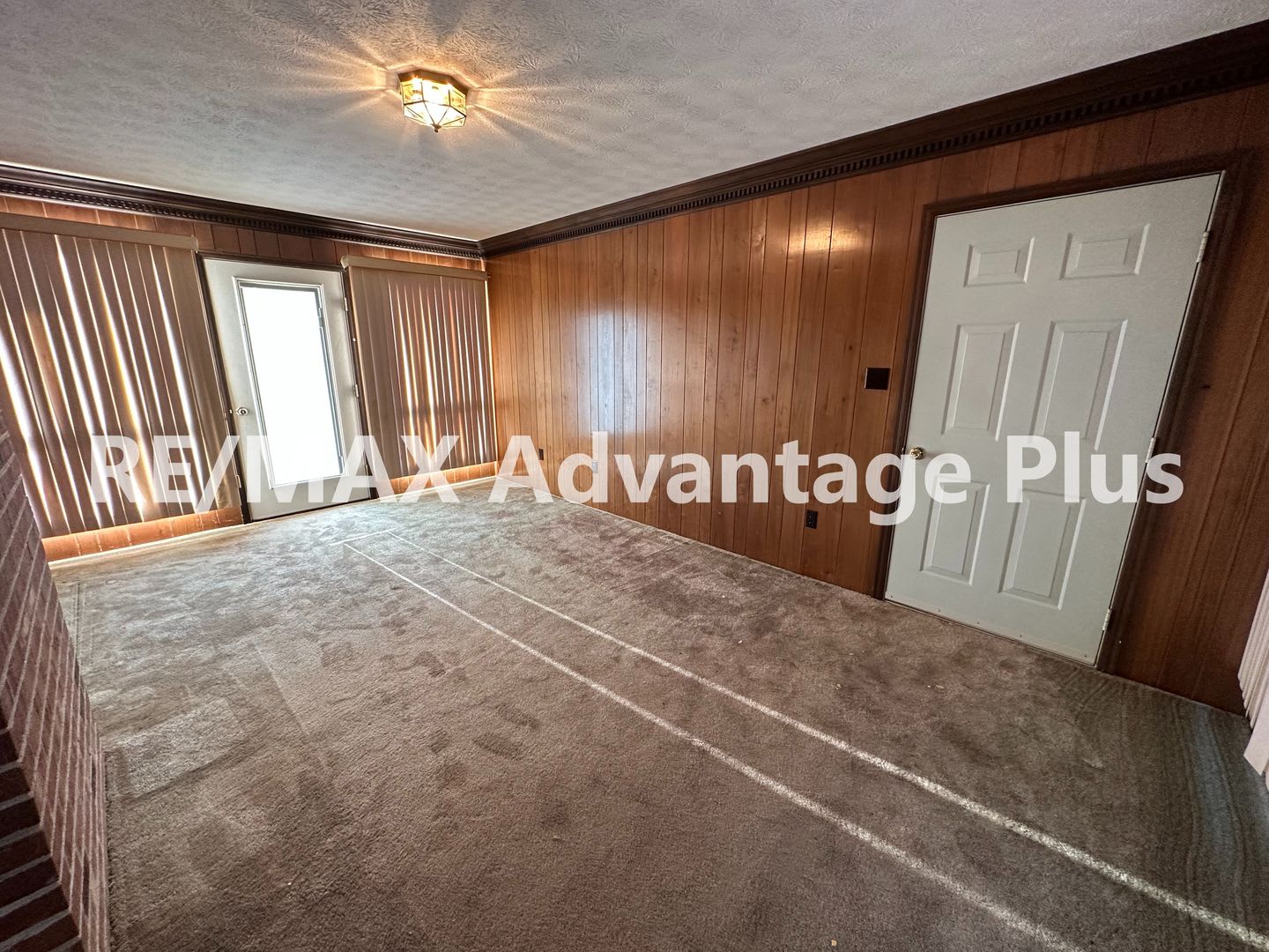 Well Maintained 2 Bedroom Home With Attached Garage And Walkout Basement – photo 4