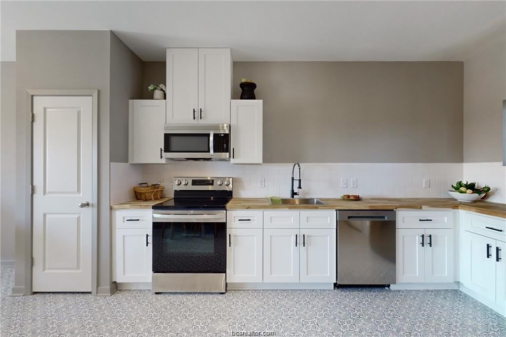 101 W 33 rd Street W – photo 2