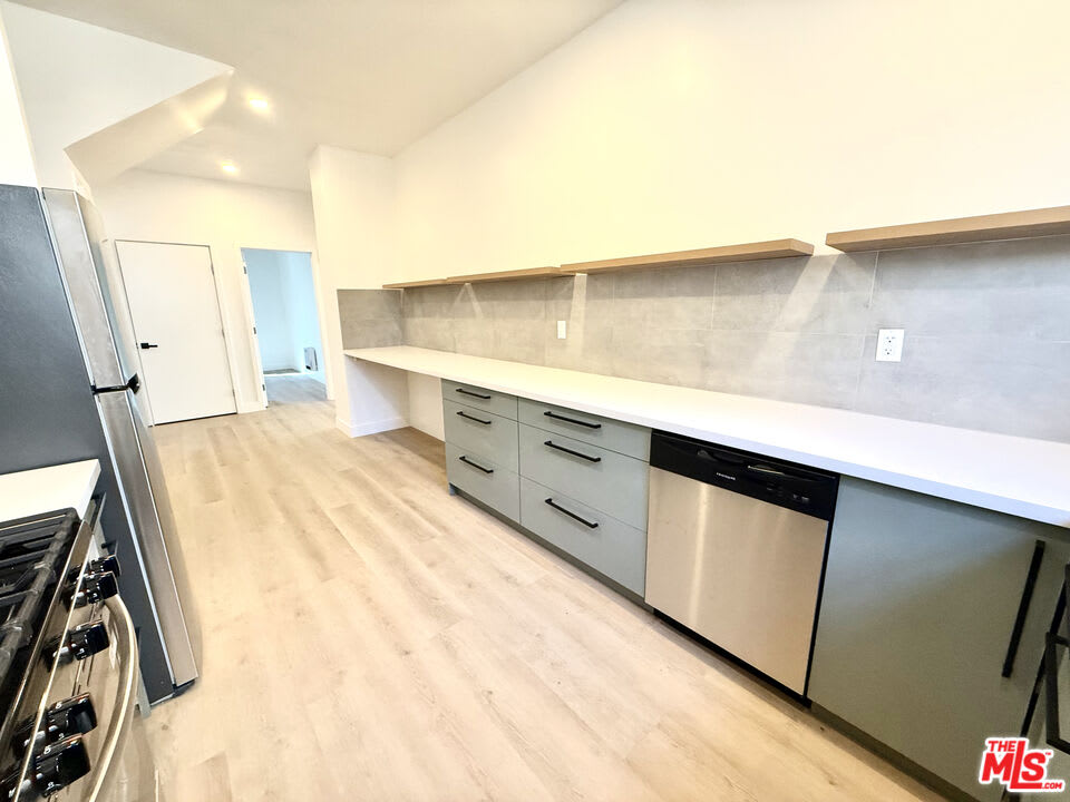 1246 North Formosa Avenue – photo 3
