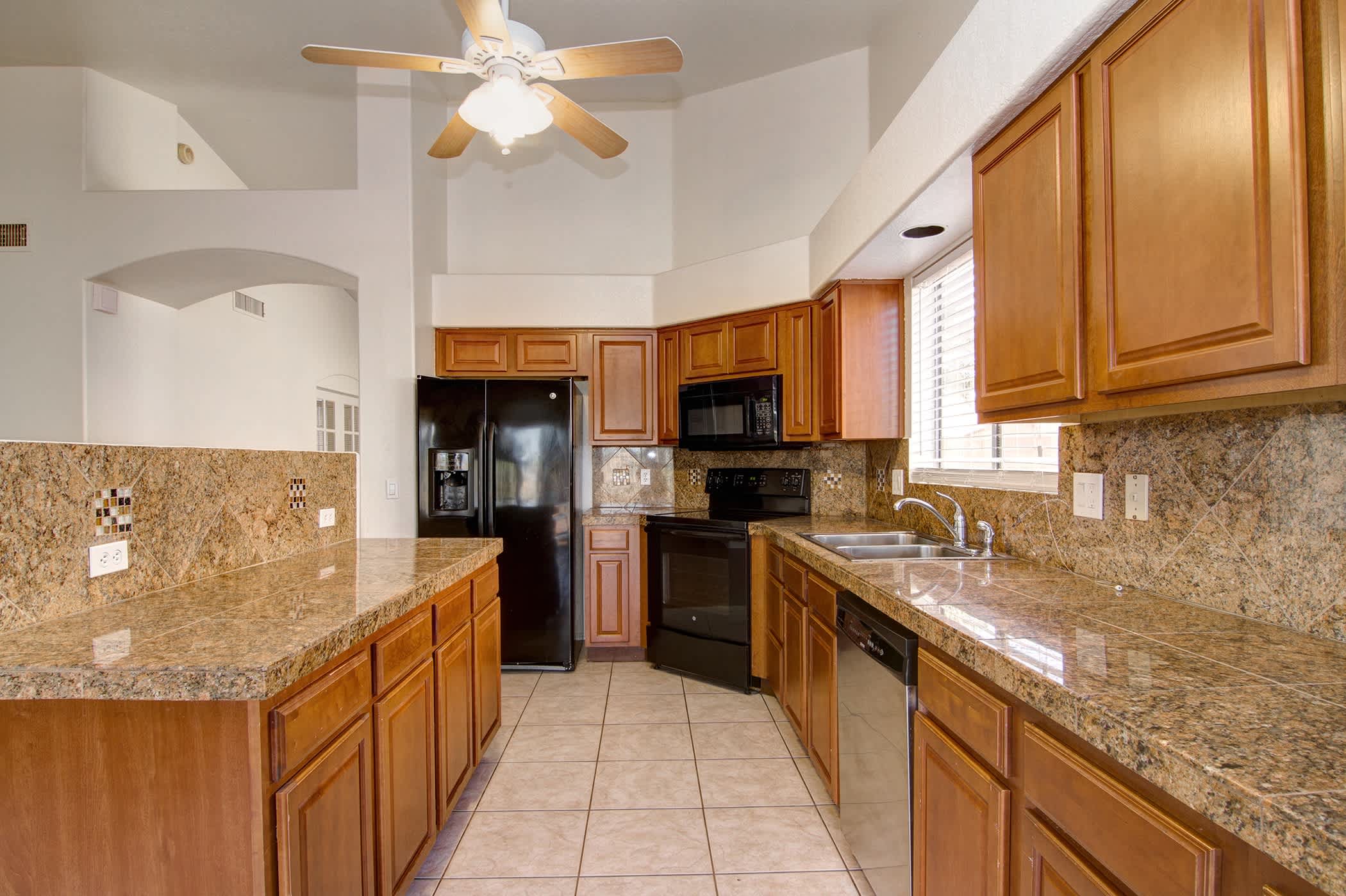 6607 North 89th Avenue – photo 3